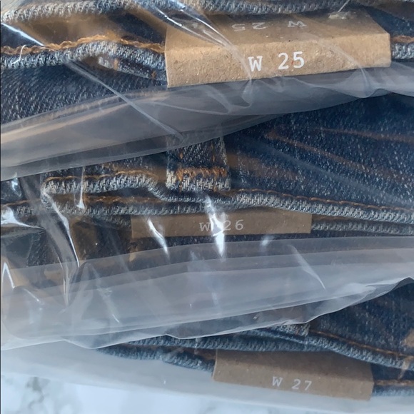 Madewell Cropped Classic Straight Leg Jeans - Picture 9 of 10